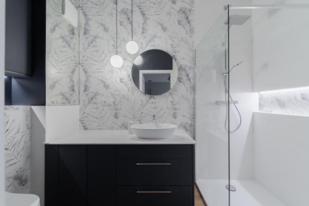 Rénovation salle de bain moderne, les tendances à connaître absolument