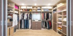 Cr&eacute;er un dressing ou des rangements sur-mesure implique de bien penser la pose des cloisons
